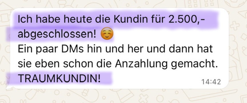 Anonymisierte Kundinnen-Nachricht über einen Abschluss für 2.500 Euro und eine Anzahlung nach einigen DMs.
